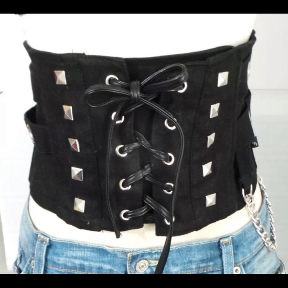 The coveted Tripp cincher - Picture 3 of 7